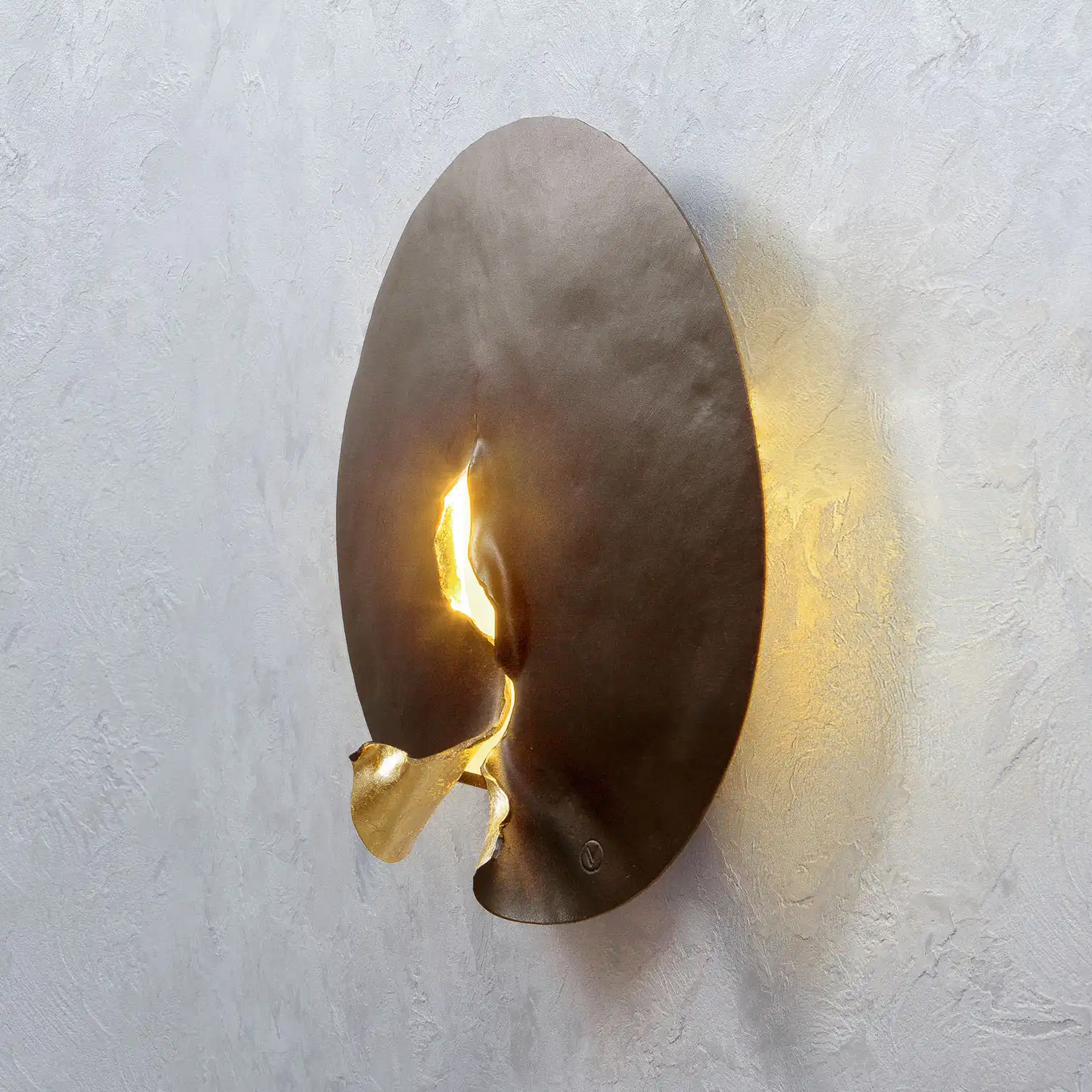 Lyton bronze close up