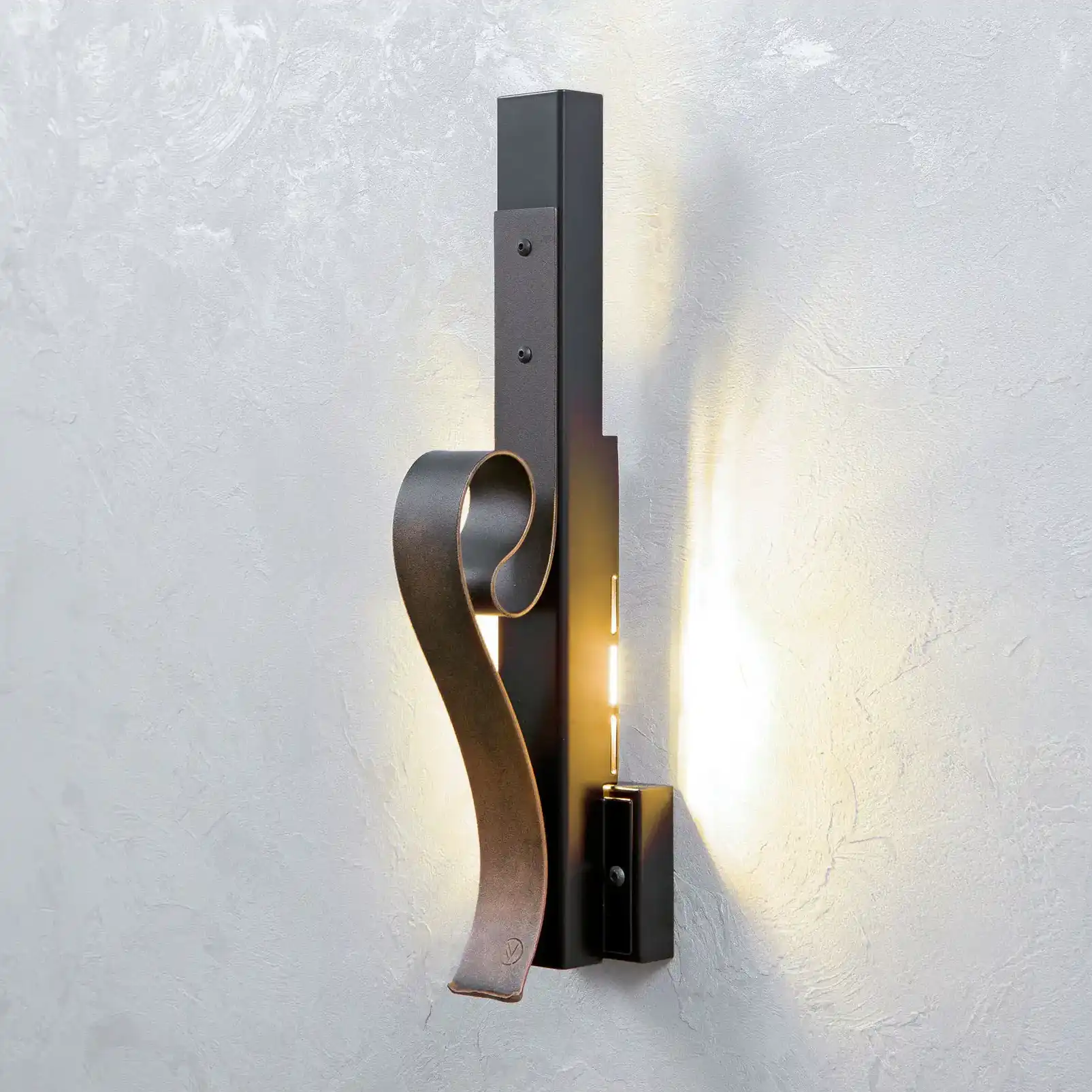 Whip bronze close up